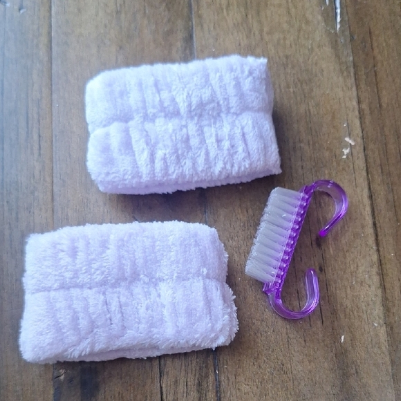 Other - 🎁Spa Wristbands And Nail Brush Set FREE with Bundle Purchase!